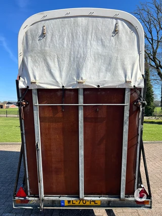 ATEC PK16 1,5-paards paardentrailer Foto 5
