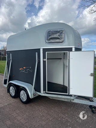 SARIS PTS 1,5-paards paardentrailer Photo 3