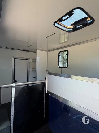 RENAULT MASTER 2-paards paardenwagen Photo 8