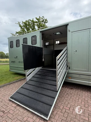VOLVO FL612-42R-11T 2-paards paardenvrachtwagen Photo 7