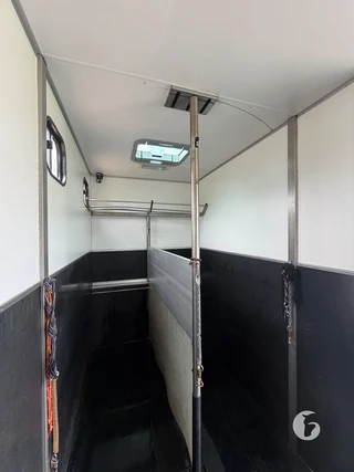 VOLVO FL612-42R-11T 2-paards paardenvrachtwagen Photo 10
