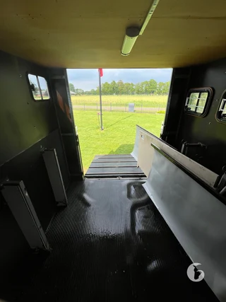 SARIS P30B 2-paards paardentrailer Foto 10