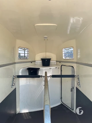 HUMBAUR ZEPHIR AERO 2-paards paardentrailer Photo 9