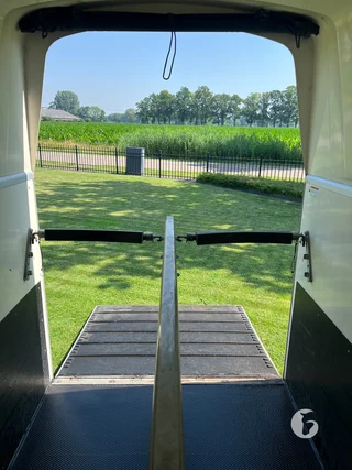HUMBAUR ZEPHIR AERO 2-paards paardentrailer Photo 10