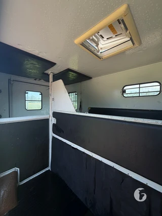 RENAULT MASTER 2-paards paardenwagen Foto 7