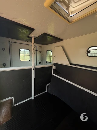 RENAULT MASTER 2-paards paardenwagen Foto 8