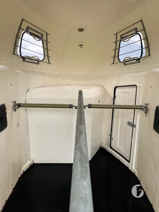 SLUIS PTS 2-paards paardentrailer Foto 9