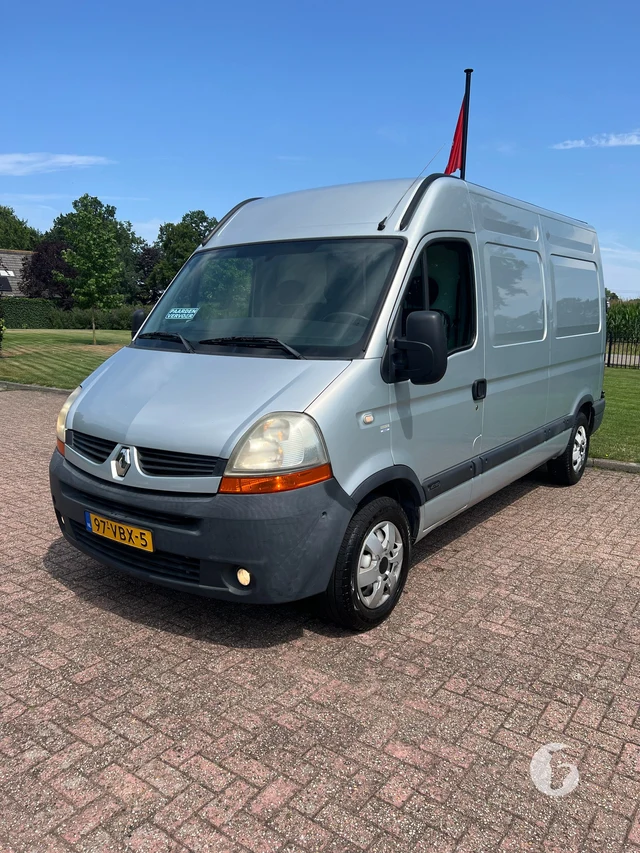 RENAULT MASTER T 35 L2/H2 2.5 DCI 107 KW E4 FAP 2-paards paardenwagen