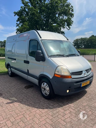 RENAULT MASTER T 35 L2/H2 2.5 DCI 107 KW E4 FAP 2-paards paardenwagen Foto 4