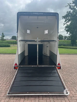 BLOMERT T2 2-paards paardentrailer Foto 9