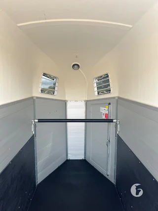 Böckmann PHA-P-V3013/160 1,5-paards paardentrailer Foto 8