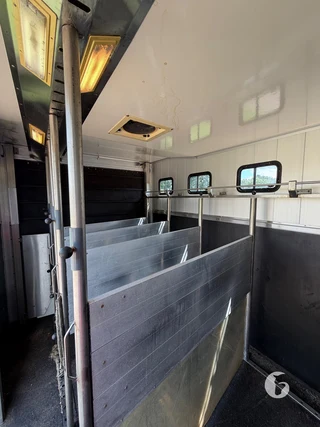 VOLVO FL608-42R-8.6T 2-paards paardenvrachtwagen Photo 8