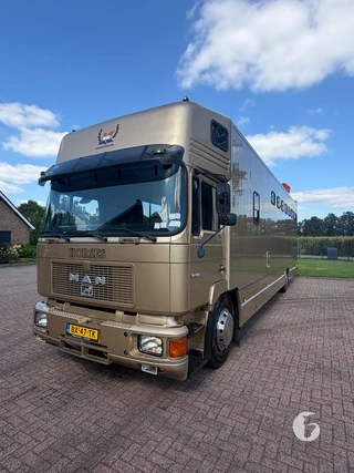 MAN 19.332 UL/LL 2-paards paardenvrachtwagen