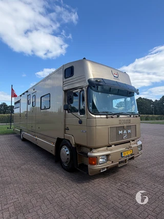 MAN 19.332 UL/LL 2-paards paardenvrachtwagen Foto 4