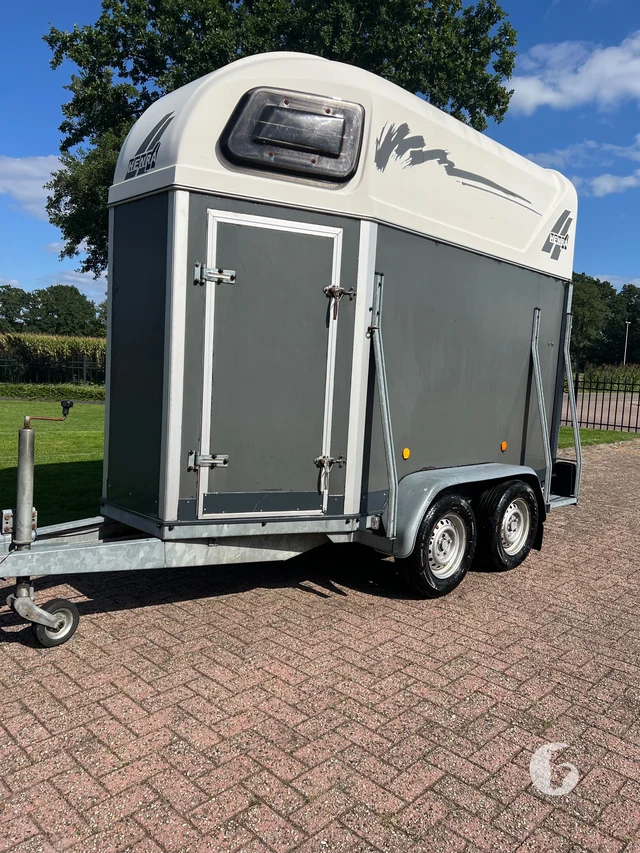 HENRA PTN 1,5-paards paardentrailer