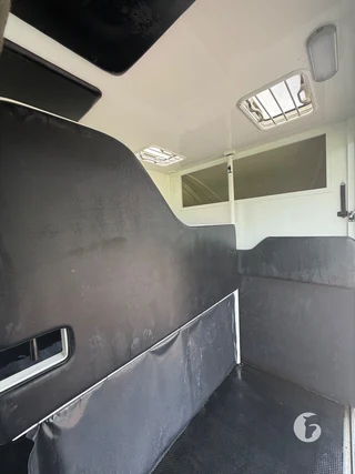 RENAULT MASTER 2-paards paardenwagen foto 8