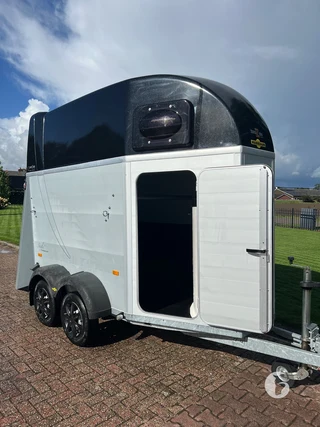 HUMBAUR SINGLE 2015 1,5-paards paardentrailer foto 5