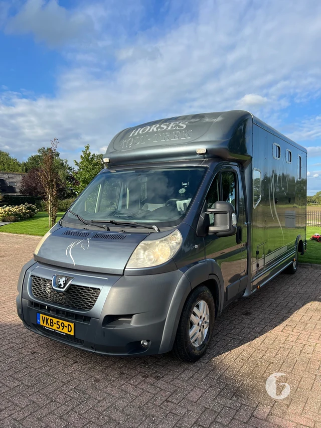 PEUGEOT BOXER 2-paards paardenwagen