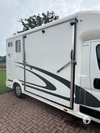 Peugot Equitrek 2-paards paardenwagen foto 5