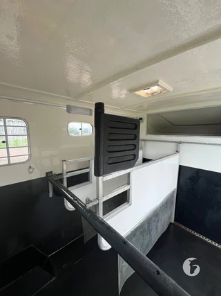 Peugot Equitrek 2-paards paardenwagen foto 8