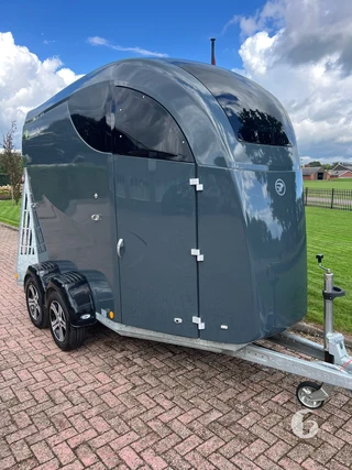 Bücker N/A 2-paards paardentrailer foto 4
