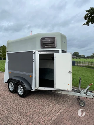 HUMBAUR HP2003 1,5-paards paardentrailer Foto 3