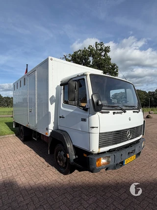 Mercedes-Benz 814 2-paards paardenvrachtwagen Photo 3