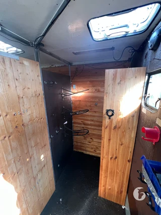 Volvo 2-paards paardenvrachtwagen Photo 8