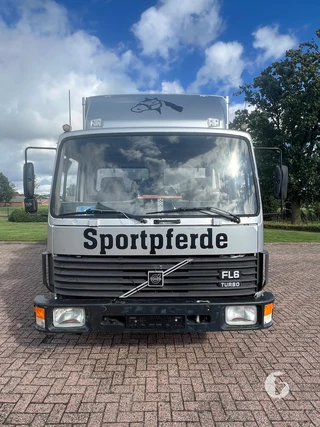 Volvo 2-paards paardenvrachtwagen Photo 3