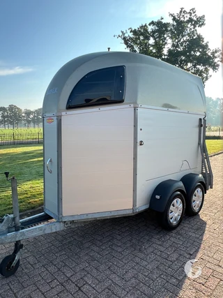Böckmann PHA-P-V-305130-155-185 1,5-paards paardentrailer foto 4