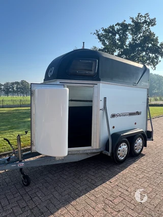 HENRA PTN13 1,5-paards paardentrailer