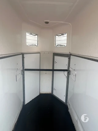 WESCO PVT 1,5-paards paardentrailer foto 8