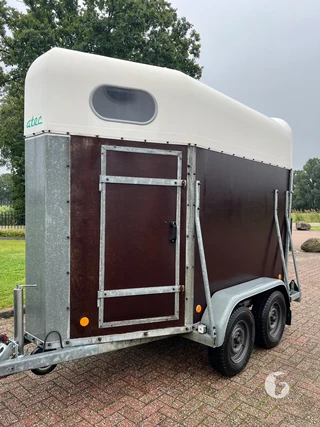 Atec 1,5-paards paardentrailer
