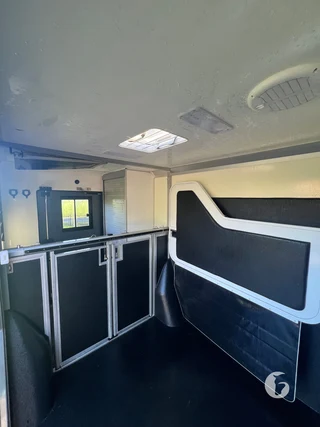 STX MASTER HORSEBOX 2-paards paardenwagen Foto 9
