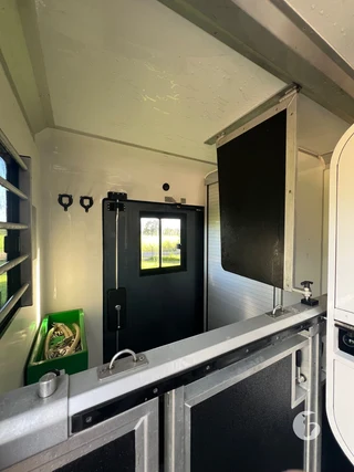 STX MASTER HORSEBOX 2-paards paardenwagen Foto 10