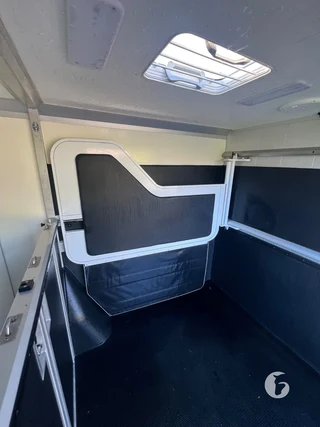 STX MASTER HORSEBOX 2-paards paardenwagen Foto 11