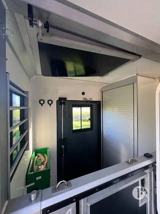 STX MASTER HORSEBOX 2-paards paardenwagen Foto 12
