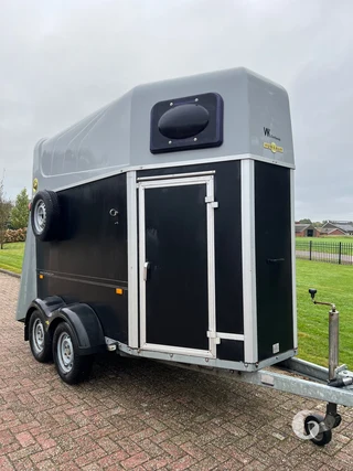 HUMBAUR SINGLE 1600 HG 1,5-paards paardentrailer