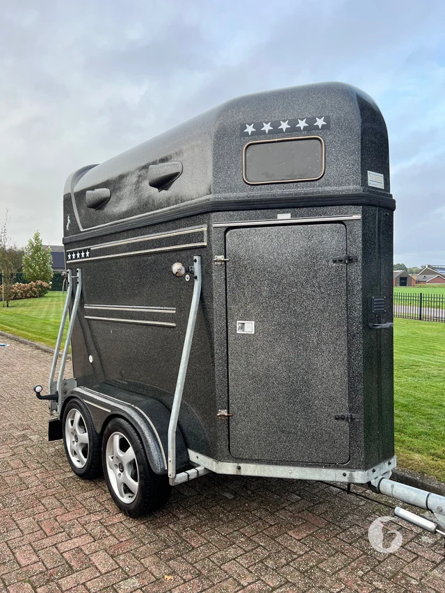 VIJF STERREN 1300 1,5-paards paardentrailer