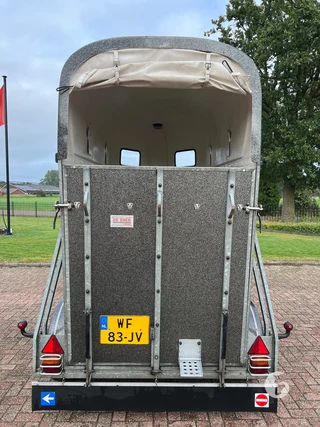 VIJF STERREN 1300 1,5-paards paardentrailer foto 5