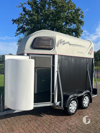 Henra 1,5-paards paardentrailer foto 3