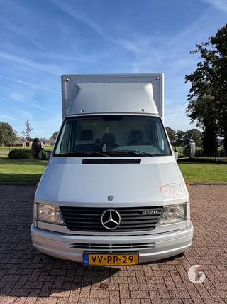 Mercedes-Benz 412 D 2-paards paardenwagen foto 3