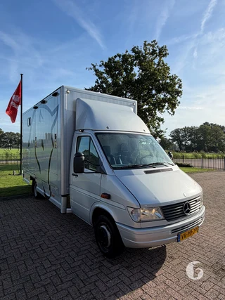 Mercedes-Benz 412 D 2-paards paardenwagen foto 4