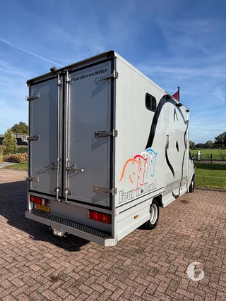 Mercedes-Benz 412 D 2-paards paardenwagen foto 11
