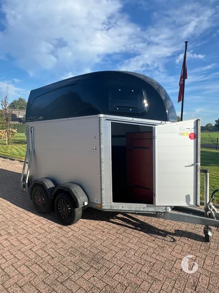 Böckmann PHA-P-V-305130/160 1,5-paards paardentrailer foto 3