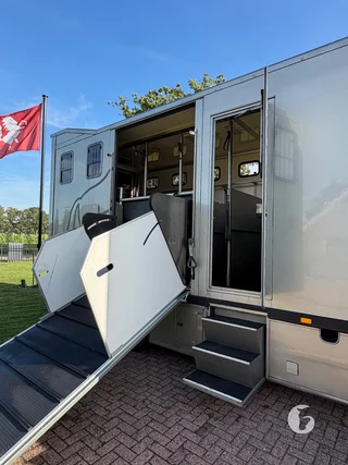 IVECO ML150E18R/P 2-paards paardenvrachtwagen Foto 6