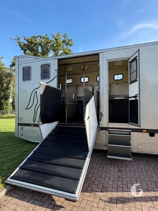 IVECO ML150E18R/P 2-paards paardenvrachtwagen Foto 8