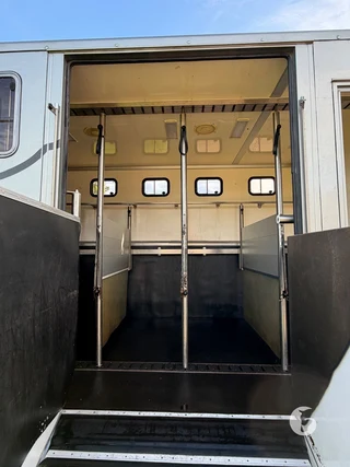 IVECO ML150E18R/P 2-paards paardenvrachtwagen Foto 9